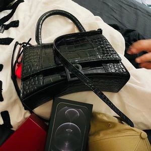 balenciaga hourless xs bag